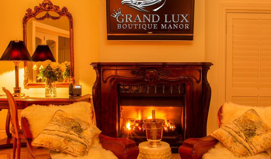Manor Queen Suite: Manor Suite - Fireplace