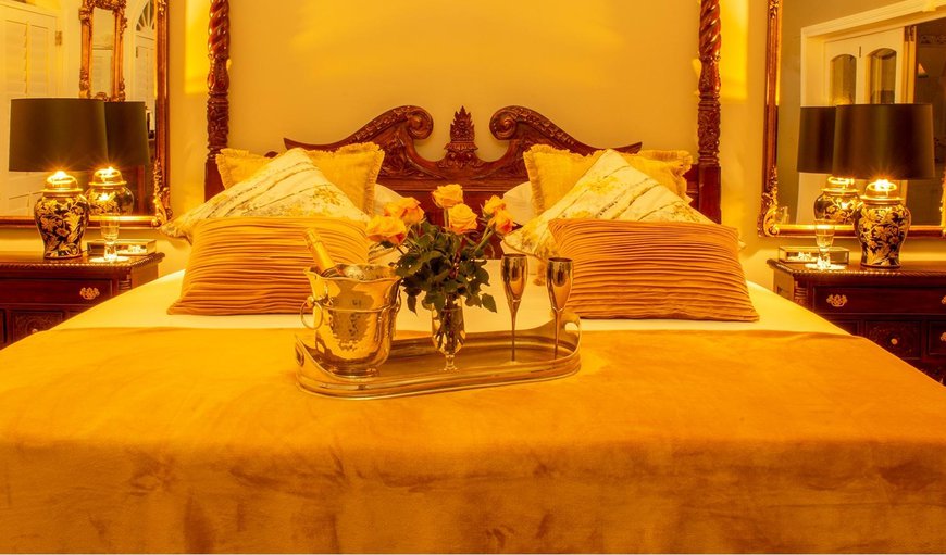 Manor Queen Suite: Manor Suite - This bedroom has a king size bed or two 3/4 beds by arrangement