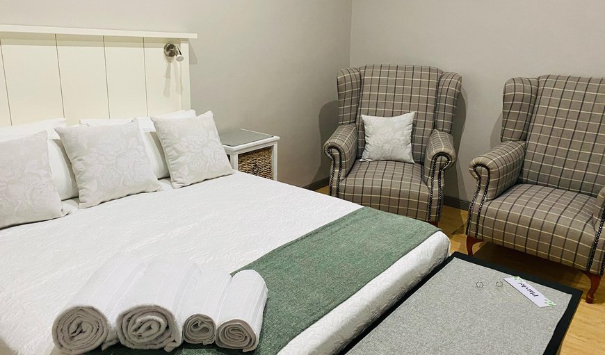 Deluxe Double Room: Deluxe Double Room - This bedroom is furnished with a comfortable queen size bed