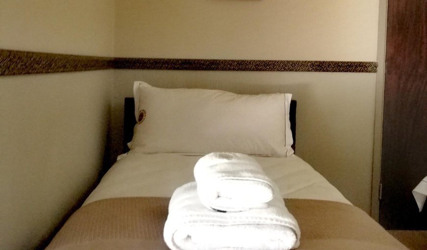 Warriors: Warriors - This bedroom offers 3 single beds