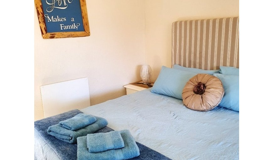 Kol-In Self Catering Unit Nr 1: Kol-In Self Catering Unit Nr 1 - The unit is furnished with a queen size bed and 2 x 3/4 beds