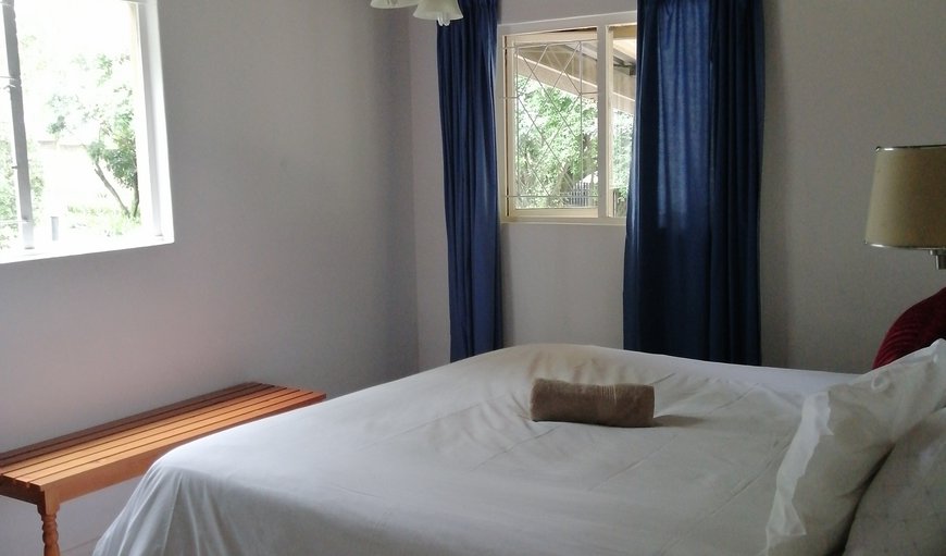 Heron Cottage - The unit is furnished with a double bed