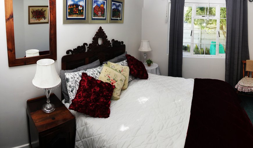 Bethesda Apartment: The en-suite bedroom is furnished with a queen size bed