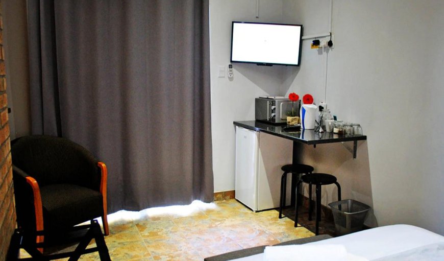Blue Room: Blue Room - A small bed can be added to accommodate a small child