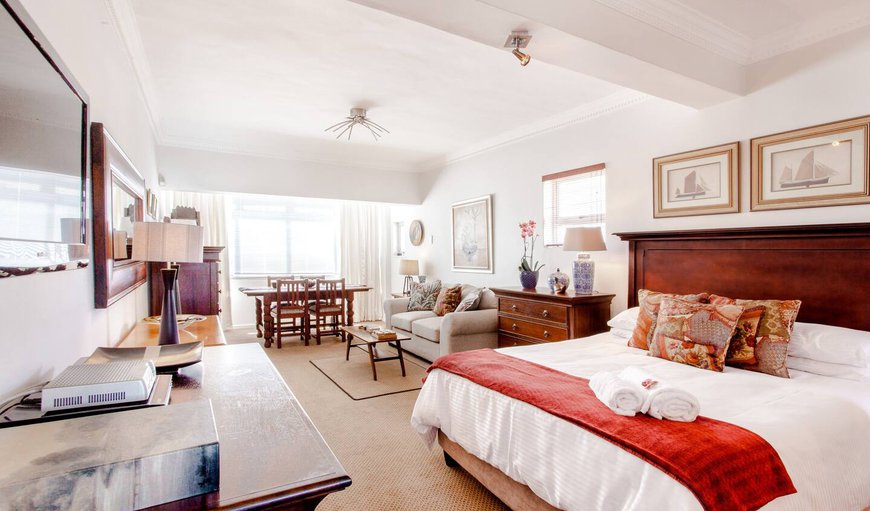 Mouille Point Studio with great views: Open Plan Unit with Queen Size Bed