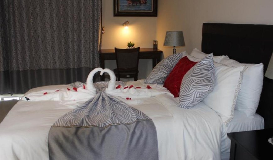 Luxury Room - River View: Luxury Room - River View - Bedroom with a double bed