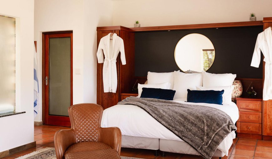 Luxury Pinot Noir Suite 2 with hot tub: Luxury Pinot Noir Suite 2 with hot tub - King size bed