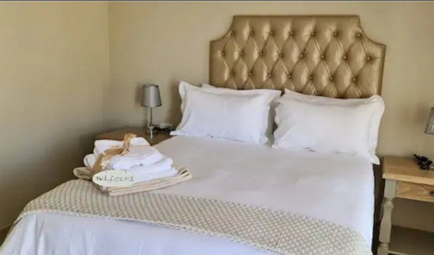 Deluxe Rooms: Bedroom with a double bed