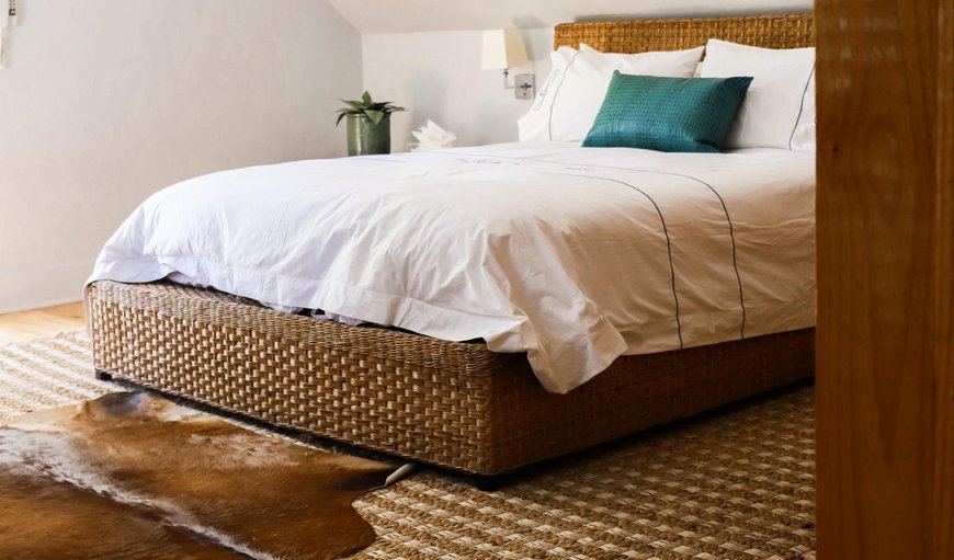 Emerald Suite: Deluxe Queen Suite - Bedroom with a queen size bed