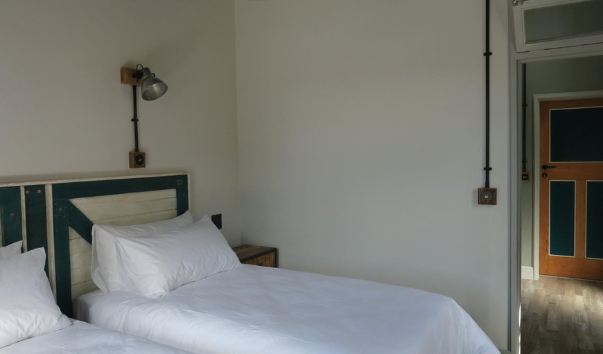 Unit 2 – Sandy Bottoms: Unit 2 – Sandy Bottoms - 1 room with queen bed and 1 room with 2 x 3/4 beds