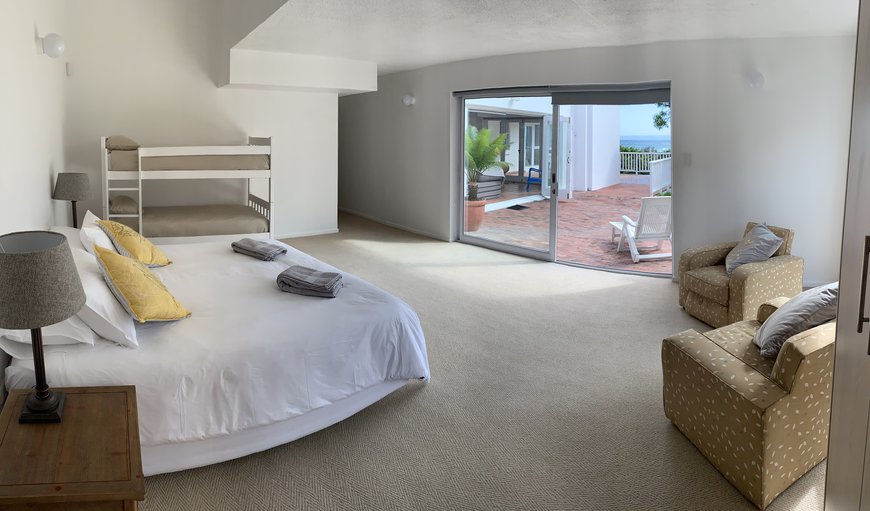 Southern Cross Beach House: Wonderful sea views from your bed in the main bedrooms