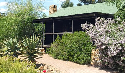 Guinea Fowl Garden Cottage: Guinea Fowl Garden Cottage