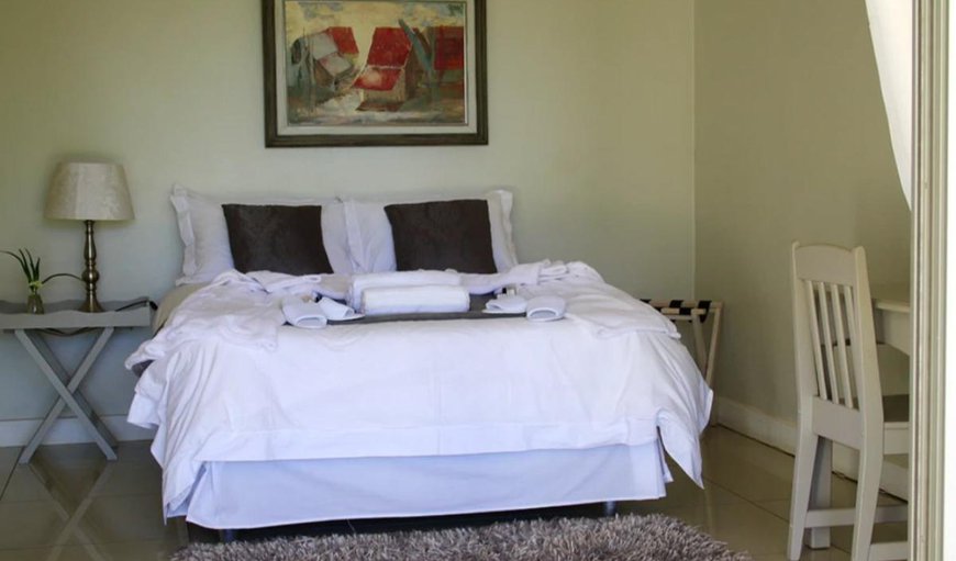 Double Room: Double Room - Bedroom with a king size bed or two 3/4 beds