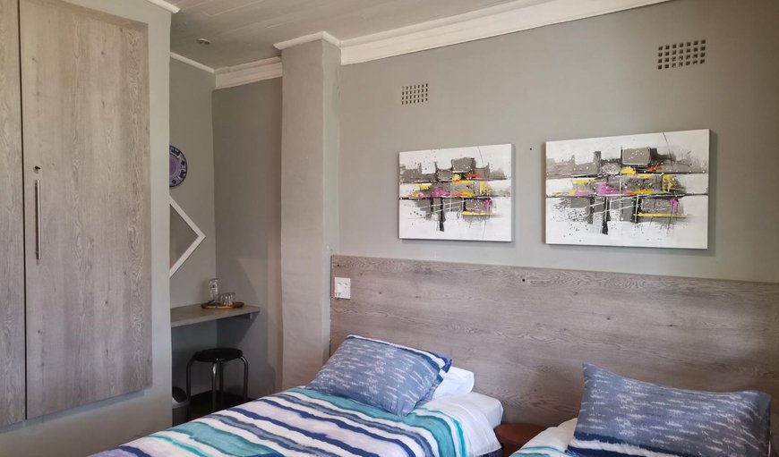 Karee Laagte: The second bedroom contains 2 single beds