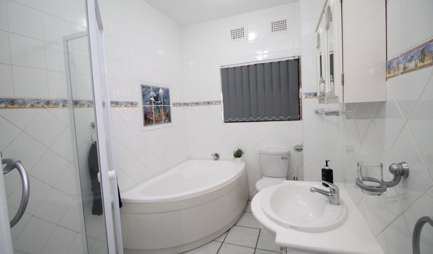 Clover Bay 4: En-suite bathroom
