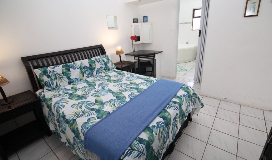 Clover Bay 4: Bedroom with a queen size bed