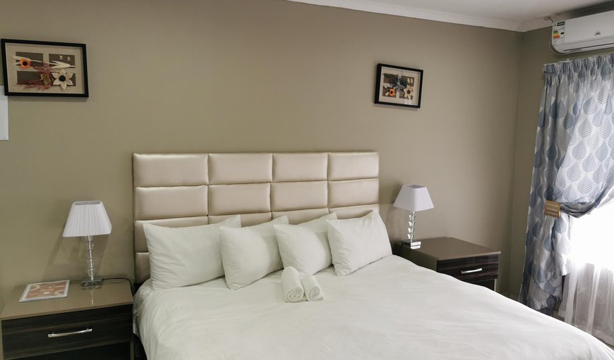 Honeymoon Room: Honeymoon Room - Bedroom with a king size bed