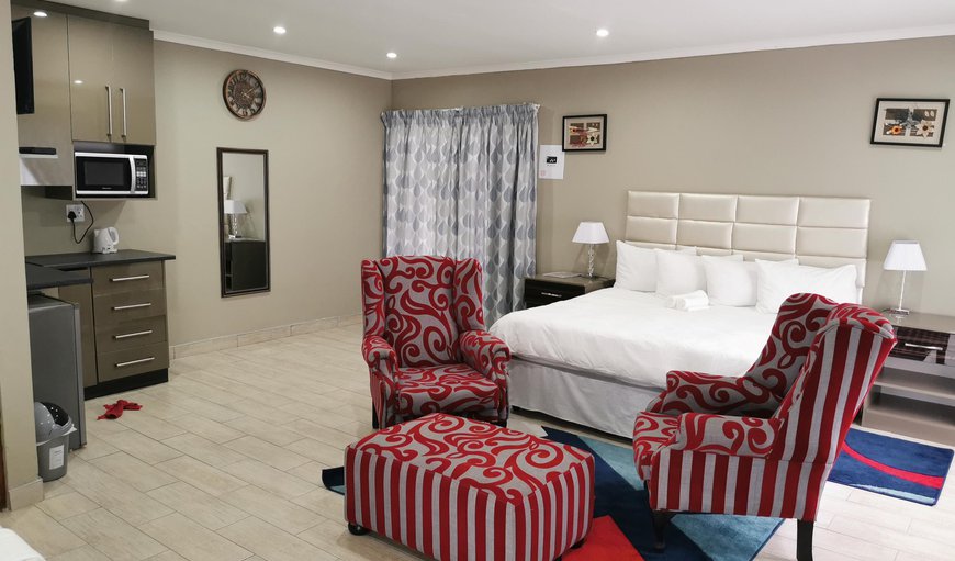 Honeymoon Room: Honeymoon Room - Bedroom with a king size bed