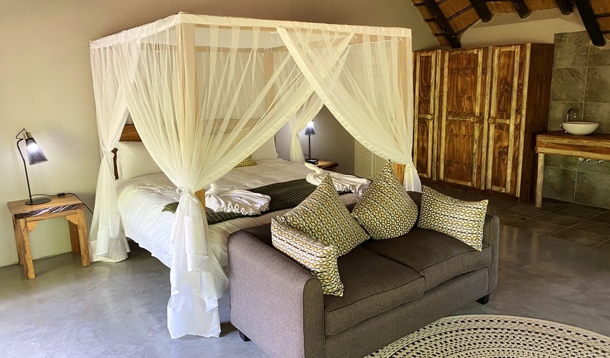 Genet House: Each beautifully decorated bedroom provides sophistication and romance, each with its own spacious en-suite (private) bathroom and free-standing shower