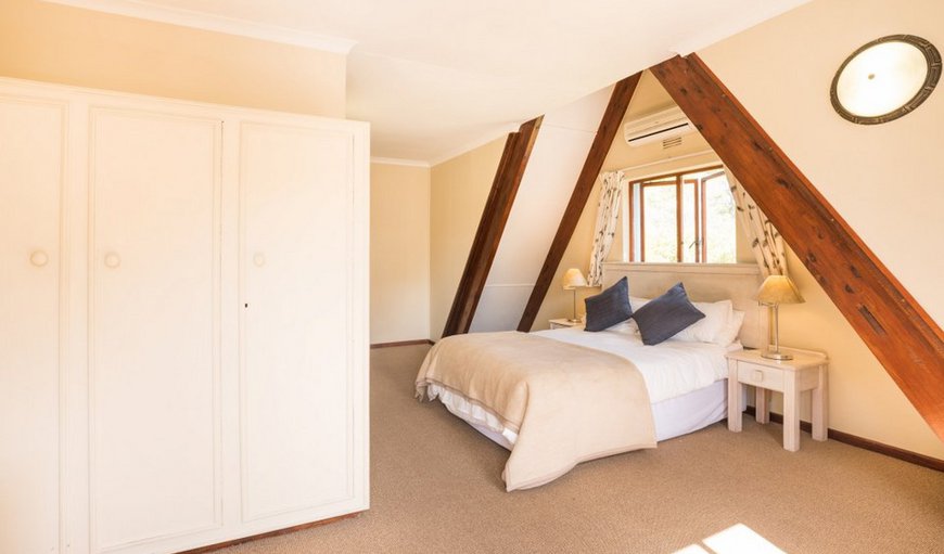 Sedgefield Island Holiday House: Bedroom with double bed