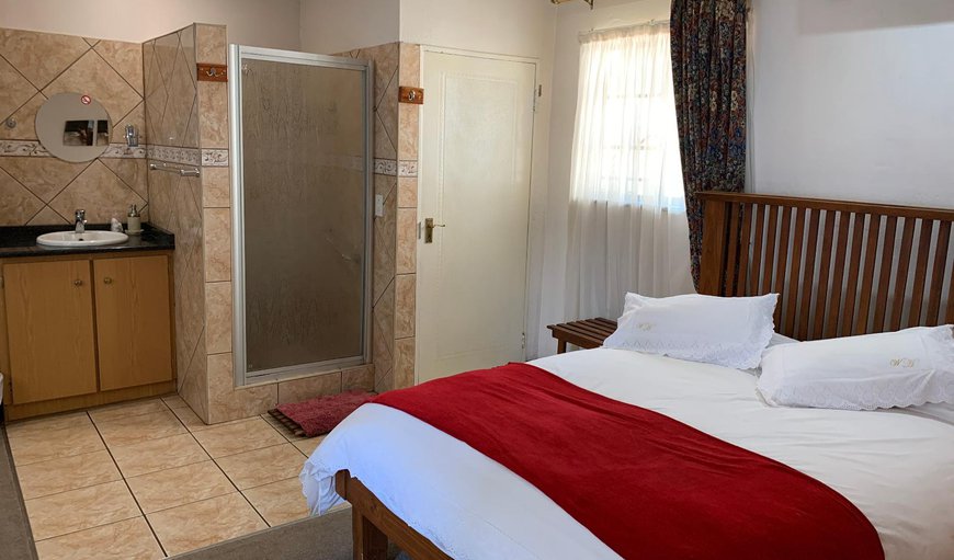 Deluxe Triple Rooms: Deluxe Triple Rooms - Bedroom with a double bed and a single bed