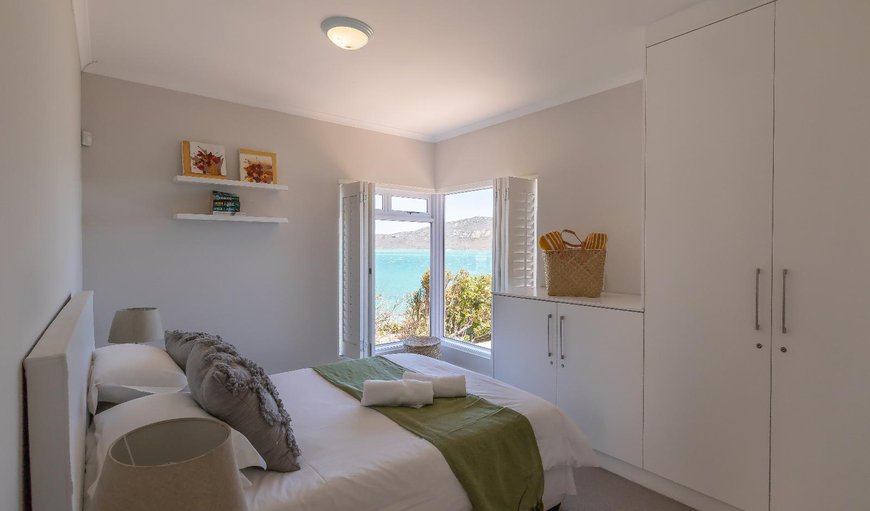 Lagoon Escape: Bedroom with a queen size bed