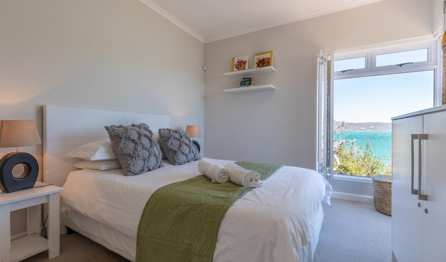 Lagoon Escape: Bedroom with a queen size bed
