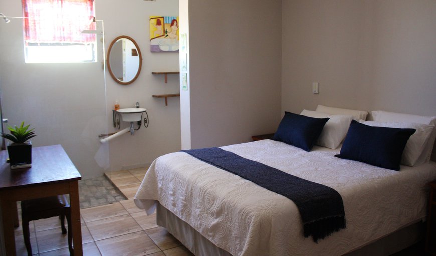 Oppikoppie: Bedroom with queen-size bed