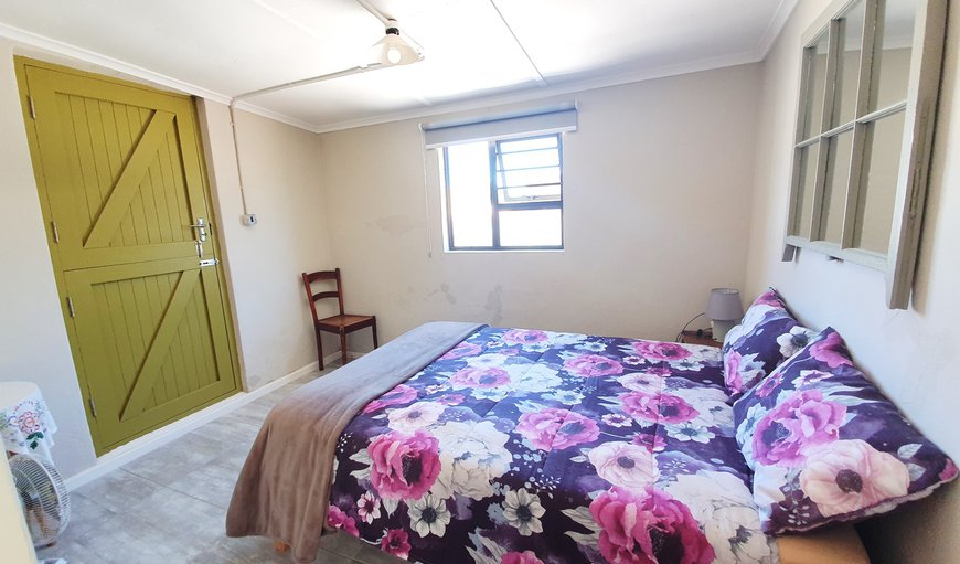 Ouma se Huisie: Bedroom with double bed