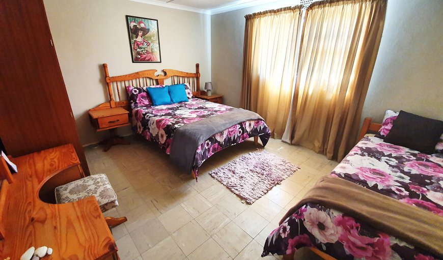 Ouma se Huisie: Bedroom with double bed