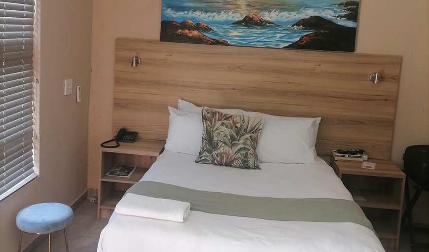 Double Room 4: Double Room 4 - Bedroom with a double bed