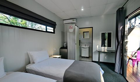 Twin Room: Whole Room