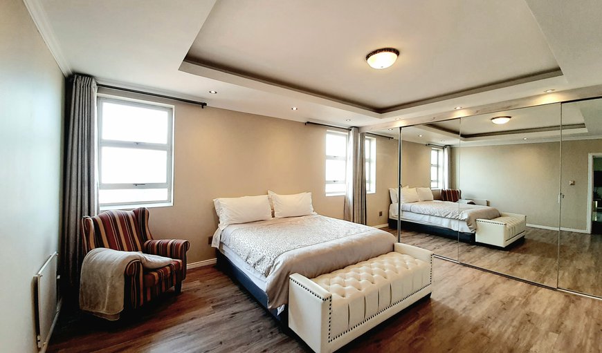 1804 City Rooftop Penthouse with Jacuzzi: Bedroom