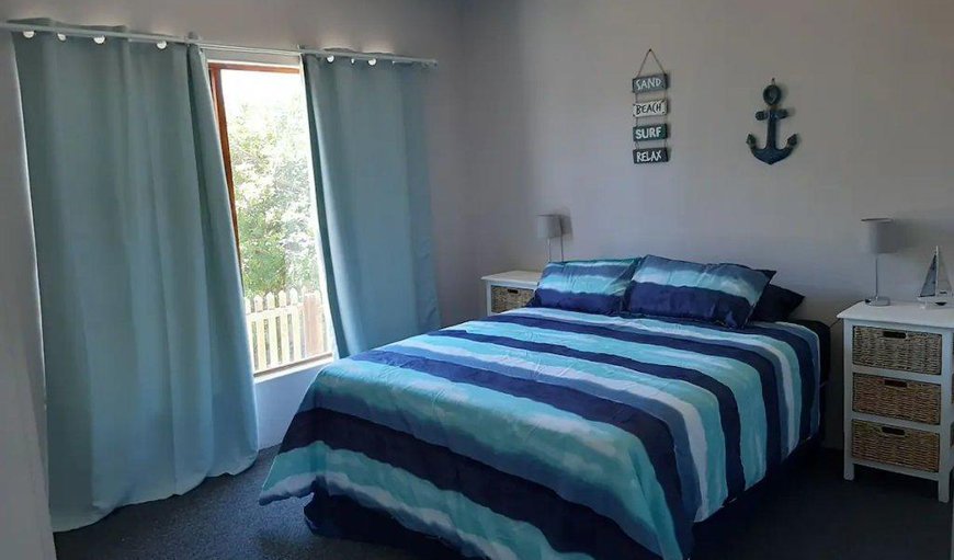 Self-catering House: Main bedroom with a queen size bed