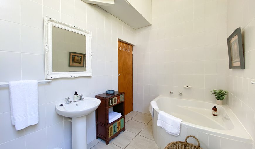 Searles Manor 13: Bathroom