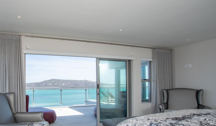 Holiday Home: Stylish bedroom with an ocean view