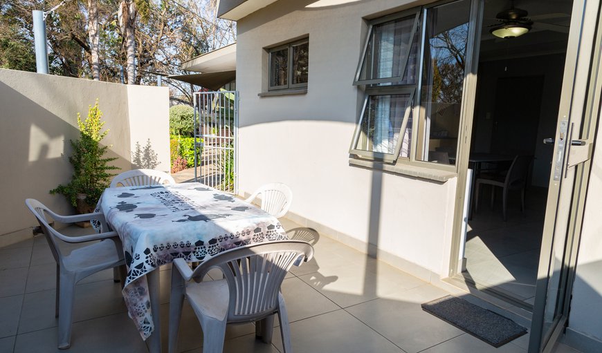 Self-Catering Bachelors: Self-Catering Bachelors