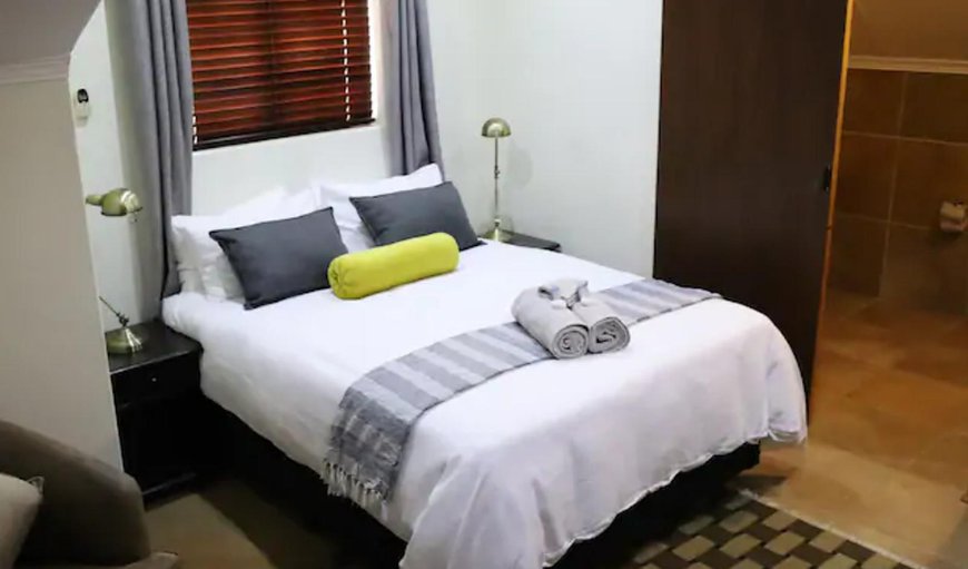 Room 8 - Luxury Queen: Room 8 - Luxury Queen - Bedroom with a queen size bed