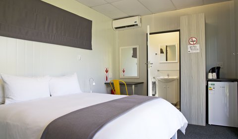 Double Room: Double Room Bedroom with a queen size bed