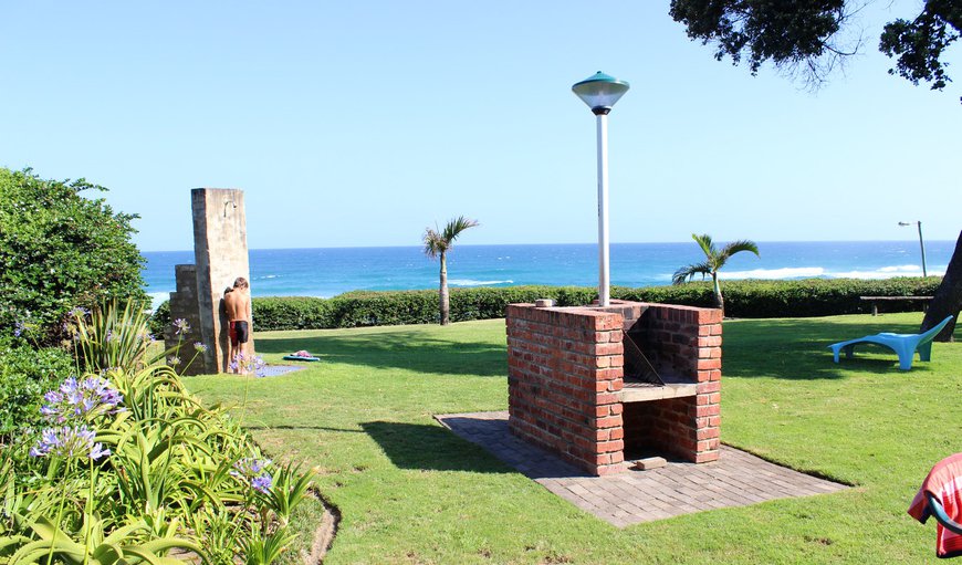 Anguna Holiday Flat (downstairs): The complex offers guests braai facilities and outdoor shower