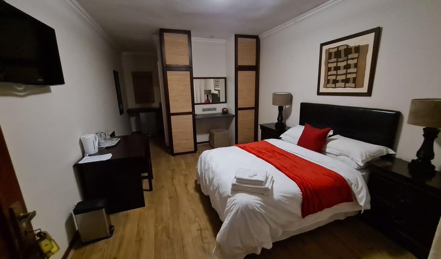 Double Room with a Shower & Free Wifi: Standard Double Room with a Shower - Bedroom with a double bed