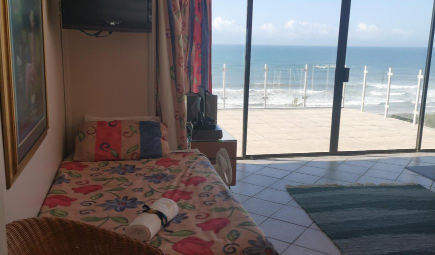 Family Room With Sea View - 3: Family Room - Bedroom with a king size bed and a 3/4 bed