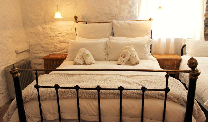 De Oude Waenhuys: Bedroom with a double & single bed