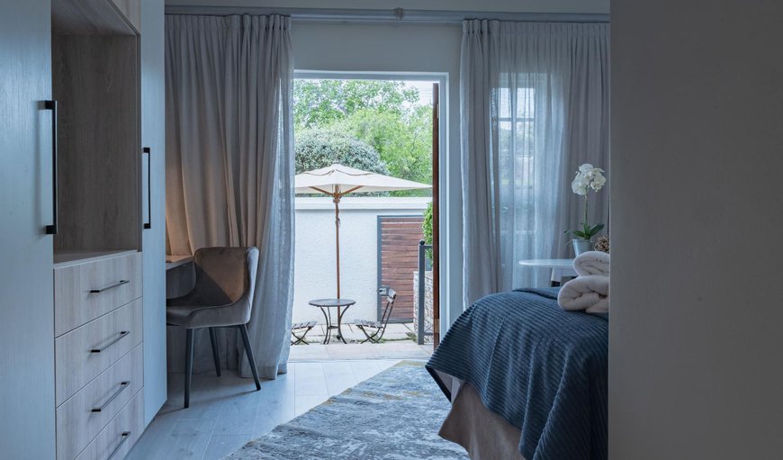 Bachelor Suite - Sleeps Max 2: Bachelor Suite - Sleeps Max 2 - Bedroom with a king size bed