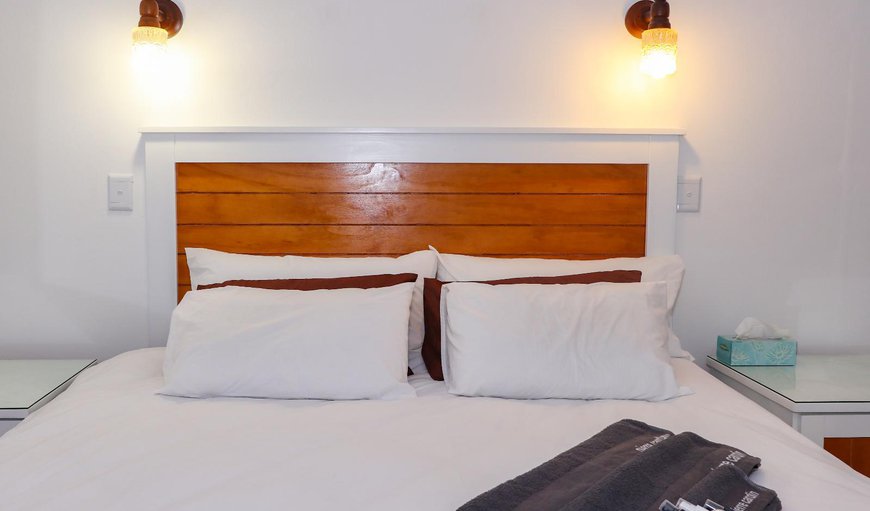 King Room with Bath/Shower: King Room with Bath/Shower - Bedroom with a king size bed
