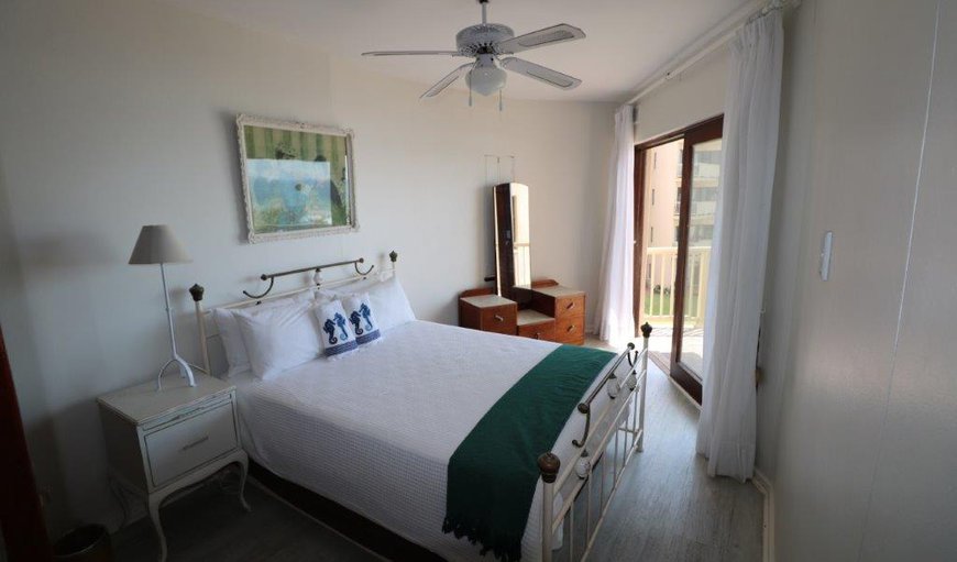 Umdloti Cabanas 29 2b2b: Bedroom with a double bed