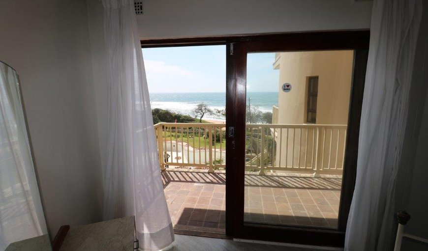 Umdloti Cabanas 29 2b2b: Bedroom with a double bed