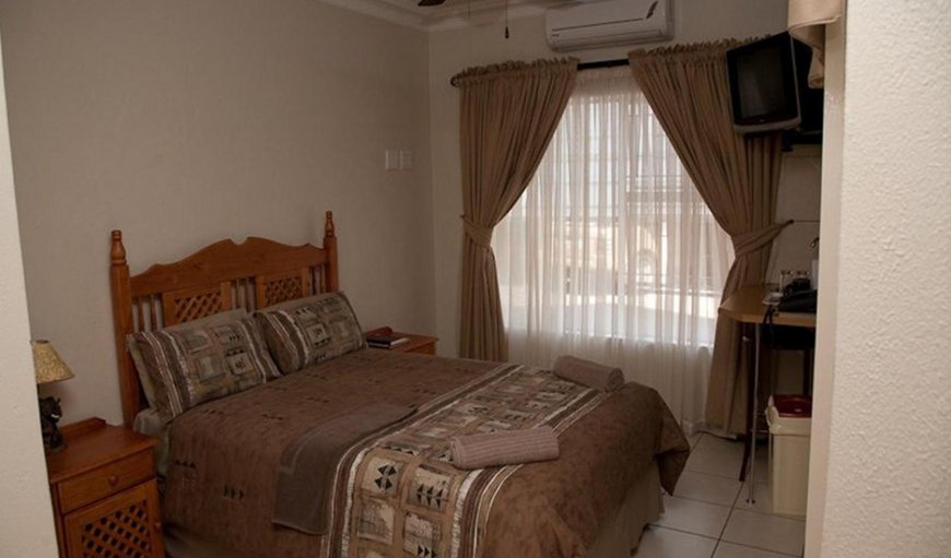 Double Rooms: Double Rooms - Bedroom with a double bed