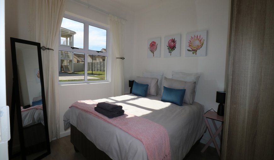 Coral Sands: Bedroom with a double bed