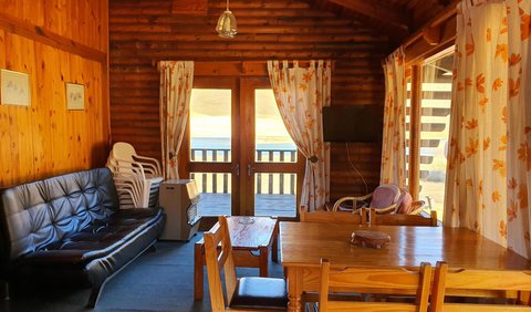 4-6 Sleeper Cabin: 4-6 Sleeper Cabin - Lounge area